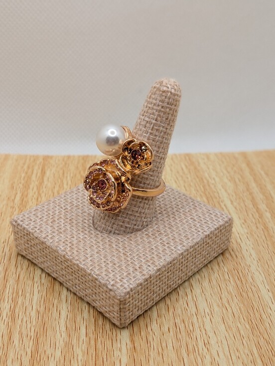 Jewelry - Rose And Pearl Ring